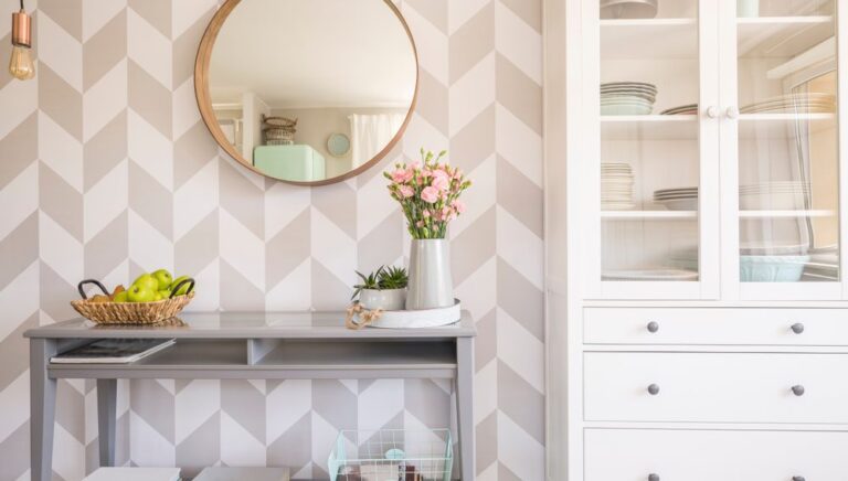 TIPS&TRICKS FROM THE ARCHITECT: 9 ESSENTIAL STEPS FOR INSTALLING WALLPAPER